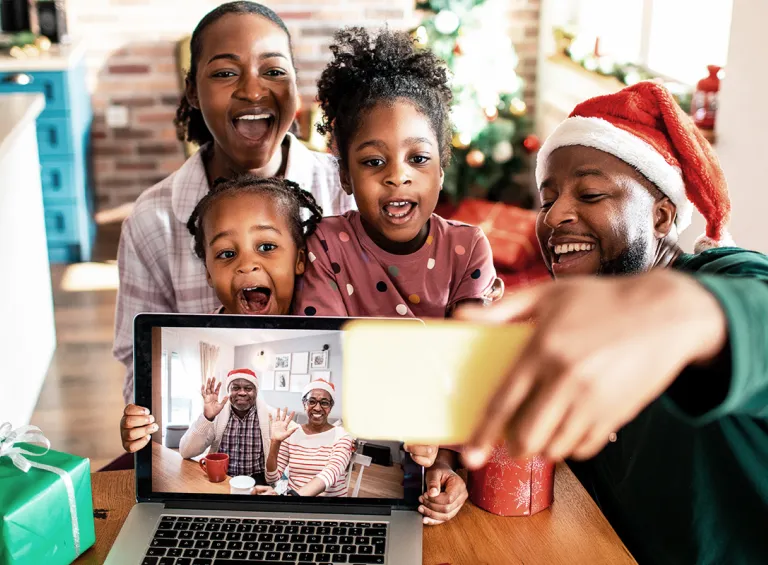 How to choose the right Internet speeds for you family using the Internet on phone and laptop